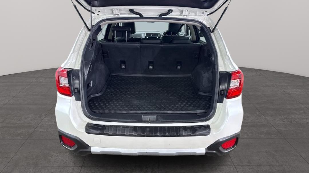 2016 Subaru Outback 2.5i Premium AWD, Automatic, 119746 km, Boot Inside View