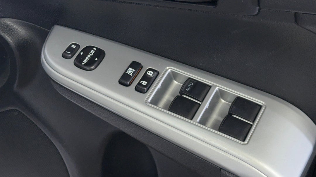 2017 Toyota Camry Altise, Automatic, 65184 km, Drivers Side Door Panel Controls