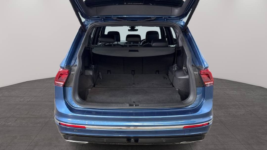 2018 Volkswagen Tiguan Allspace 162 Tsi Highline, Automatic, 82568 km, Boot Inside View