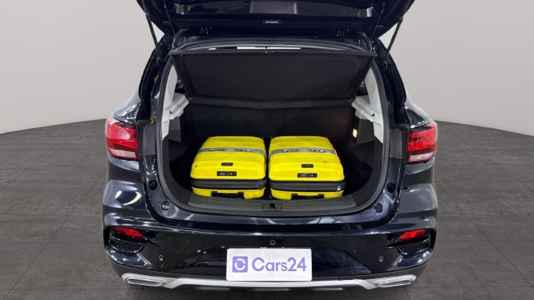 2021 MG Zst Vibe, Automatic, 69851 km, Boot Inside View with Luggage