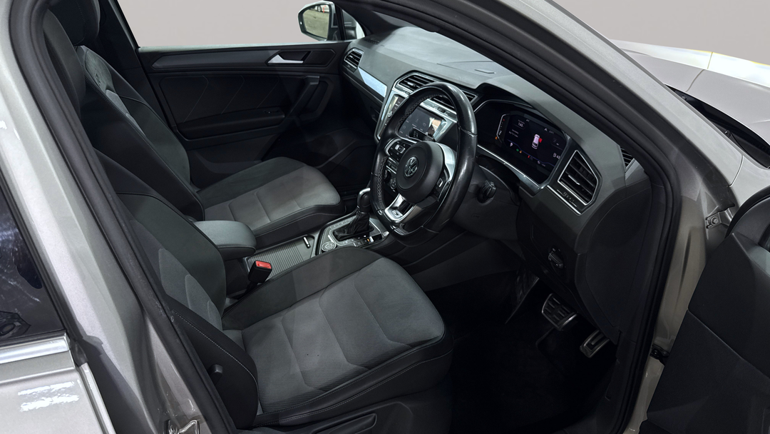 2019 Volkswagen Tiguan 132 Tsi R-line Edition, Automatic, 44280 km, Right Side Front Door Cabin View