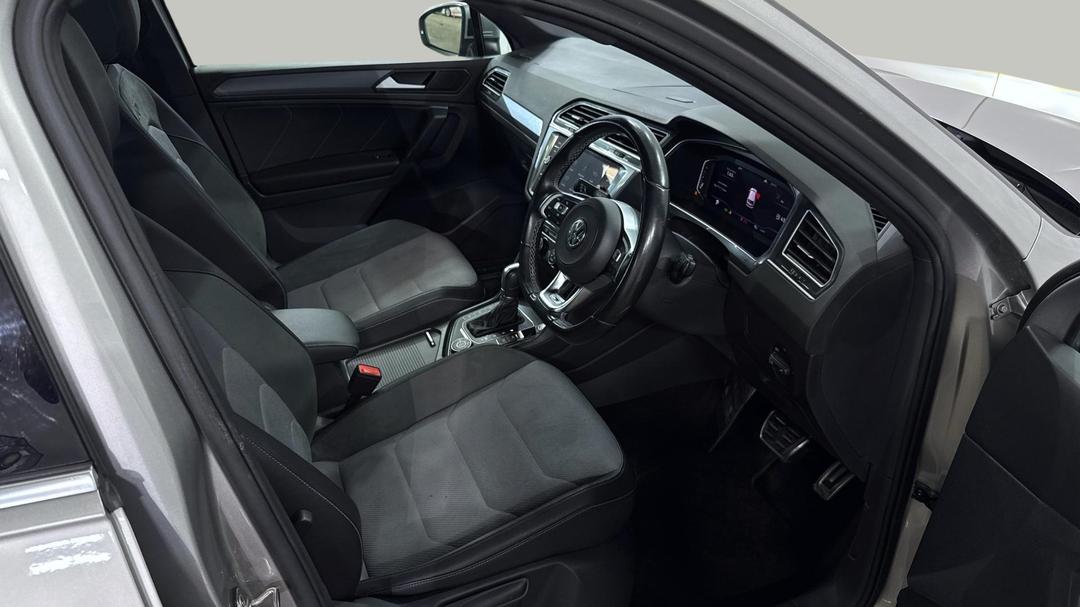 2019 Volkswagen Tiguan 132 Tsi R-line Edition, Automatic, 44280 km, Right Side Front Door Cabin View