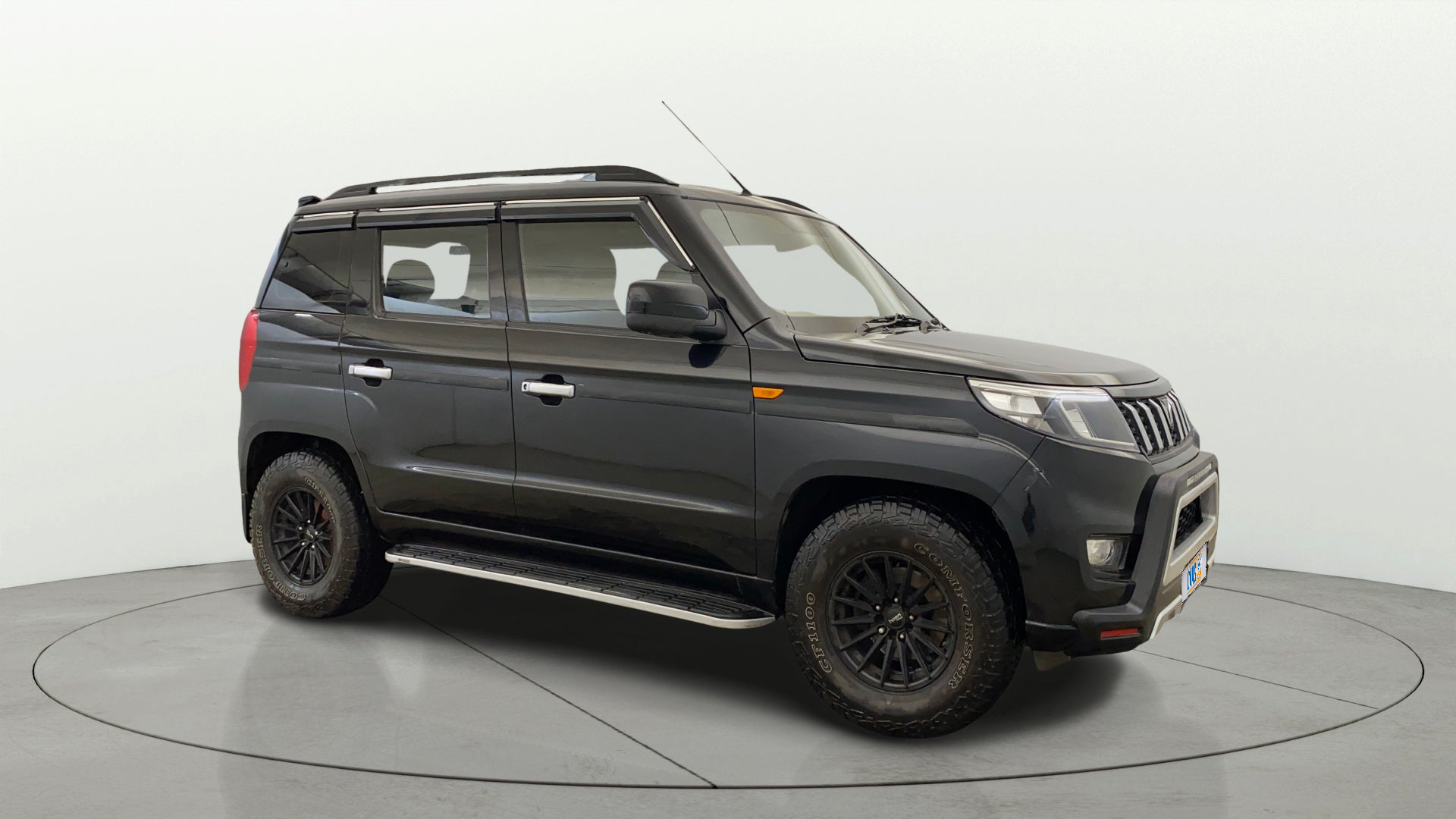 Mahindra BOLERO NEO