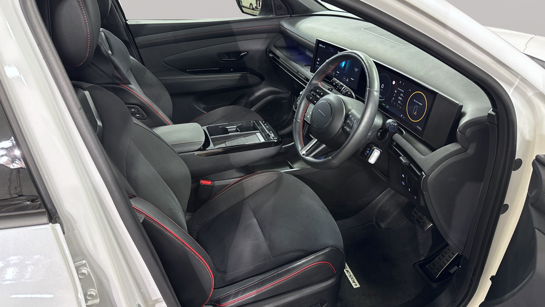 2025 Hyundai Tucson Premium N Line Hybrid (AWD), Automatic, 16163 km, Right Side Front Door Cabin View