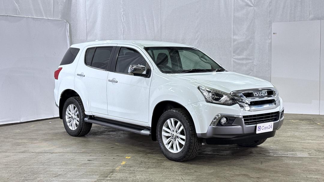 2017 Isuzu MU-X Ls-u (4x4), Automatic, 122650 km, Right Front Diagonal (45- Degree) View
