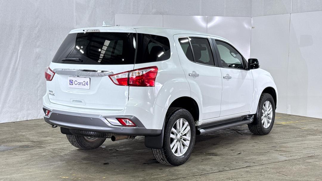 2017 Isuzu MU-X Ls-u (4x4), Automatic, 122650 km, Right Back Diagonal (45- Degree) View
