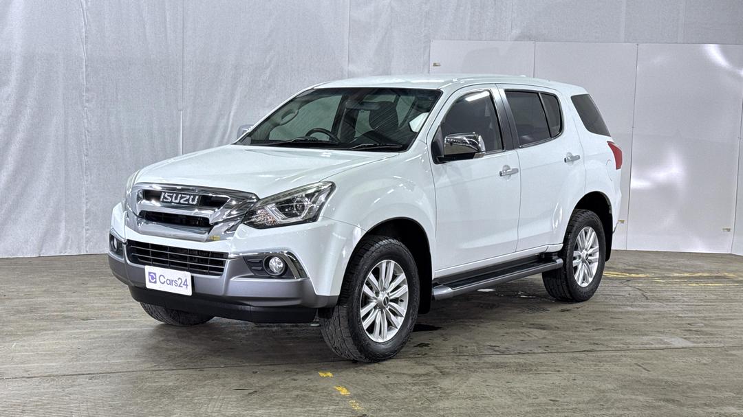 2017 Isuzu MU-X Ls-u (4x4), Automatic, 122650 km, Left Front Diagonal (45- Degree) View