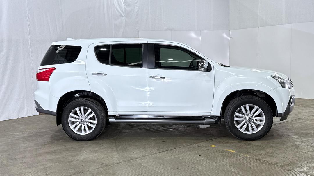 2017 Isuzu MU-X Ls-u (4x4), Automatic, 122650 km, Right Side View