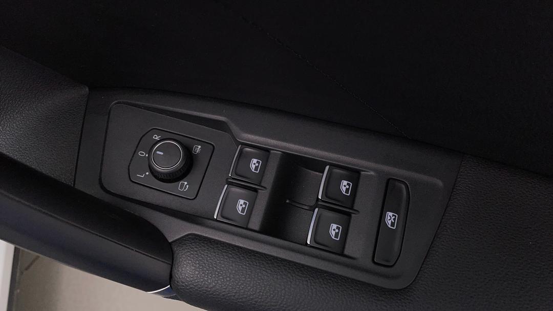 2017 Volkswagen Tiguan 162 Tsi Highline, Automatic, 93684 km, Drivers Side Door Panel Controls