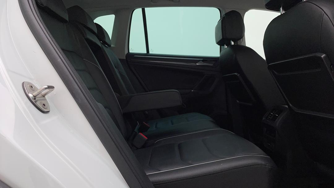 2017 Volkswagen Tiguan 162 Tsi Highline, Automatic, 93684 km, Right Side Rear Door Cabin View