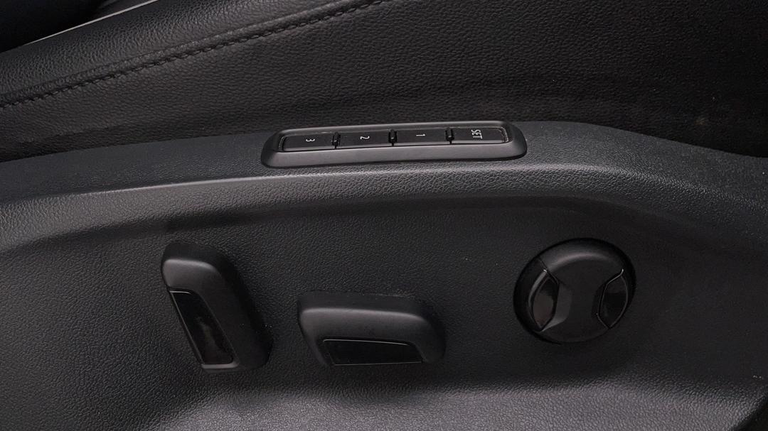 2017 Volkswagen Tiguan 162 Tsi Highline, Automatic, 93684 km, Drivers Side Adjustment Panel