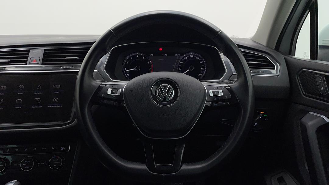 2017 Volkswagen Tiguan 162 Tsi Highline, Automatic, 93684 km, Steering Wheel Close-up