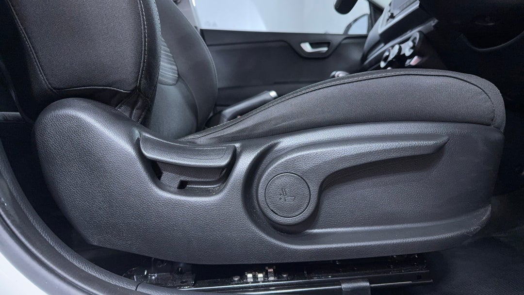 2022 Kia Stonic Sport, Automatic, 21670 km, Drivers Side Adjustment Panel