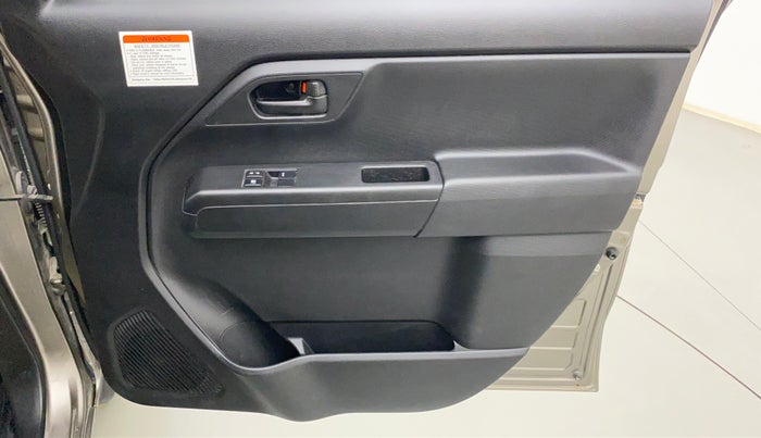 2021 Maruti New Wagon-R LXI CNG (O) 1.0, CNG, Manual, 26,187 km, Driver Side Door Panels Control