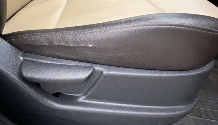 2016 Hyundai Eon ERA PLUS, Petrol, Manual, 17,379 km, Driver Side Adjustment Panel