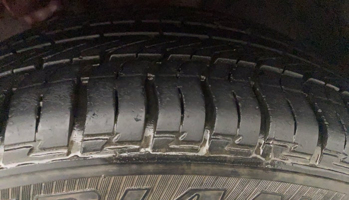 2015 Hyundai Elite i20 ASTA 1.2, Petrol, Manual, 67,007 km, Left Front Tyre Tread
