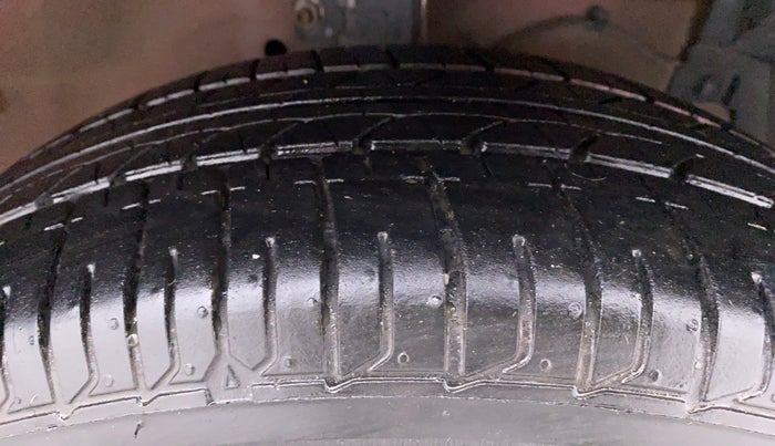 2014 Maruti Swift ZXI D, Petrol, Manual, 43,783 km, Right Front Tyre Tread