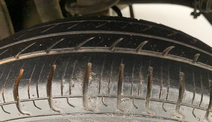 2015 Maruti Alto 800 LXI, Petrol, Manual, 27,128 km, Left Rear Tyre Tread