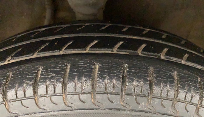 2015 Maruti Alto 800 LXI, Petrol, Manual, 27,128 km, Right Front Tyre Tread
