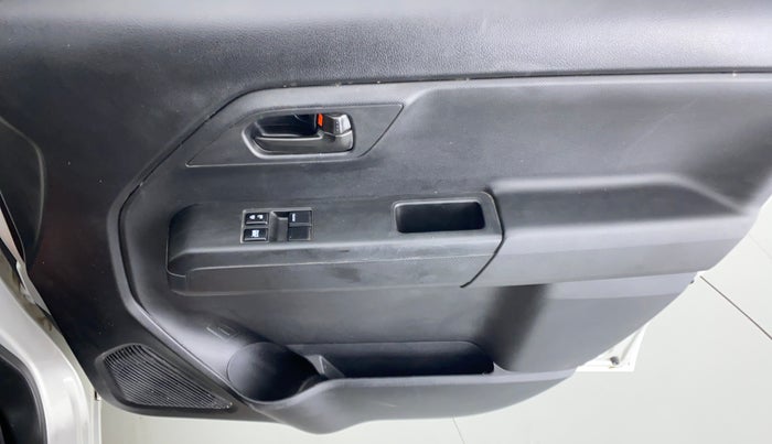 2020 Maruti New Wagon-R LXI 1.0 L, Petrol, Manual, 4,921 km, Driver Side Door Panels Control