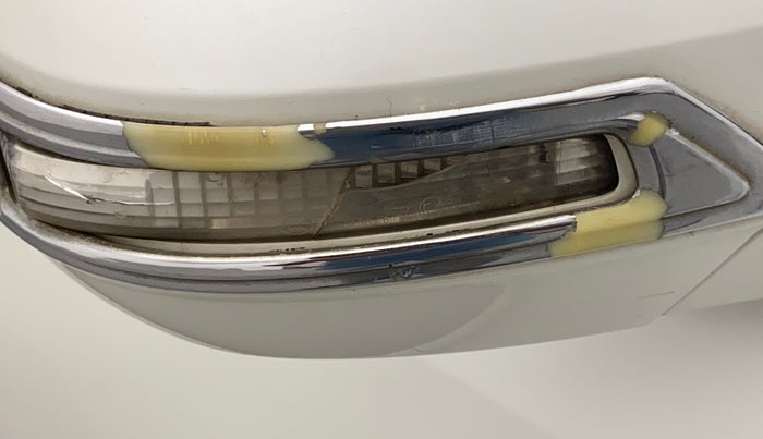 2015 Maruti Swift ZDI, Diesel, Manual, 90,845 km, Right rear-view mirror - Indicator light has minor damage