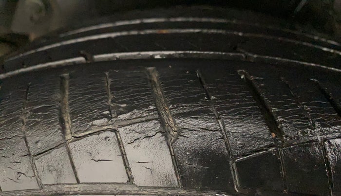 2015 Maruti Swift ZDI, Diesel, Manual, 90,845 km, Left Rear Tyre Tread