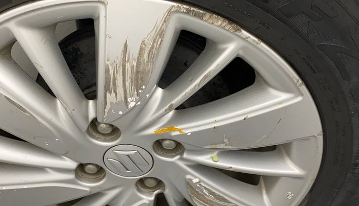 2015 Maruti Swift ZDI, Diesel, Manual, 90,845 km, Right rear tyre - Minor scratches