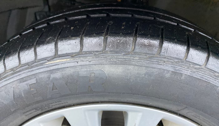 2018 Maruti Ciaz ZETA 1.4 VVT, Petrol, Manual, 43,912 km, Left Front Tyre Tread