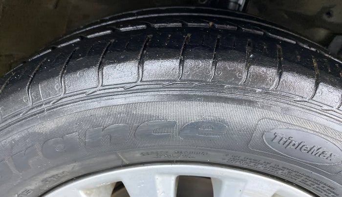 2018 Maruti Ciaz ZETA 1.4 VVT, Petrol, Manual, 43,912 km, Right Front Tyre Tread