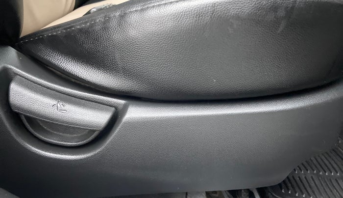 2018 Hyundai Grand i10 SPORTZ 1.2 KAPPA VTVT, Petrol, Manual, Driver Side Adjustment Panel