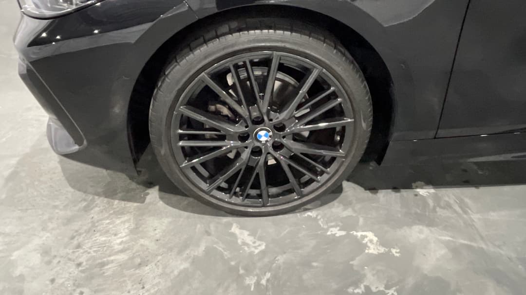 2020 BMW 1 18i M Sport, Automatic, 32297 km, Left Front Wheel