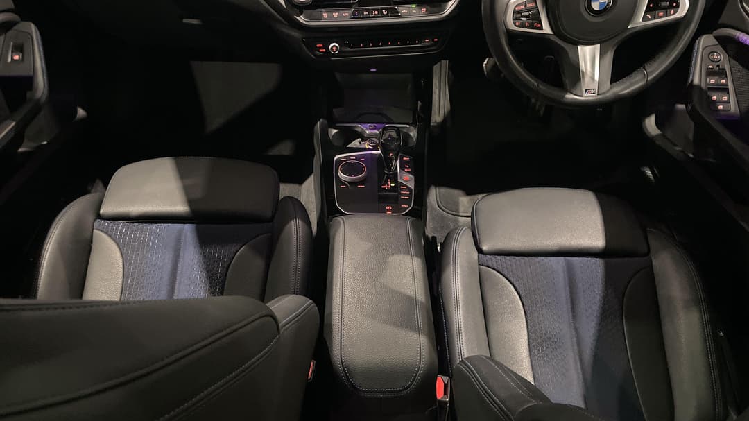 2020 BMW 1 18i M Sport, Automatic, 32297 km, Center Console