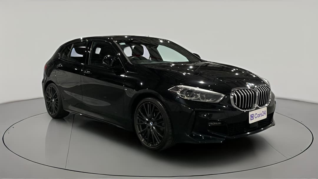 2020 BMW 1 18i M Sport, Automatic, 32297 km, Right Front Diagonal (45- Degree) View