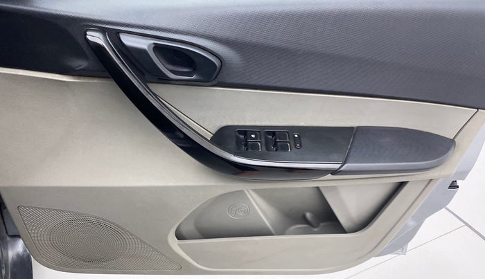 2018 Tata Tiago XT 1.2 REVOTRON, Petrol, Manual, 48,036 km, Driver Side Door Panels Control