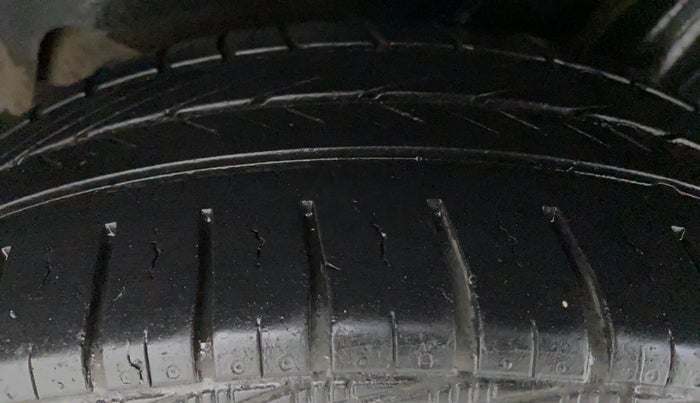 2019 Skoda Rapid 1.6 MPI MT ACTIVE, Petrol, Manual, 41,903 km, Right Rear Tyre Tread
