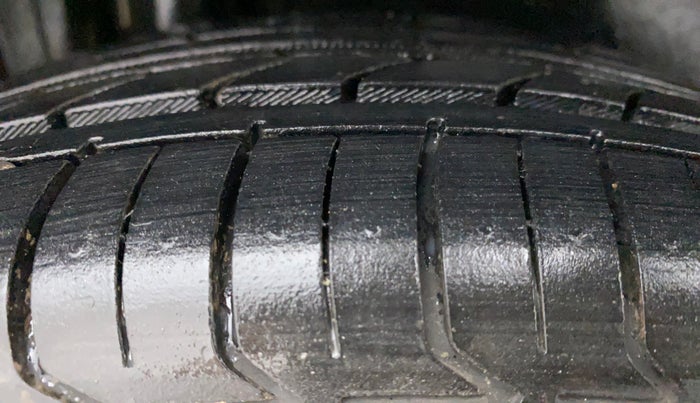 2014 Maruti Swift ZXI, Petrol, Manual, 33,447 km, Right Rear Tyre Tread