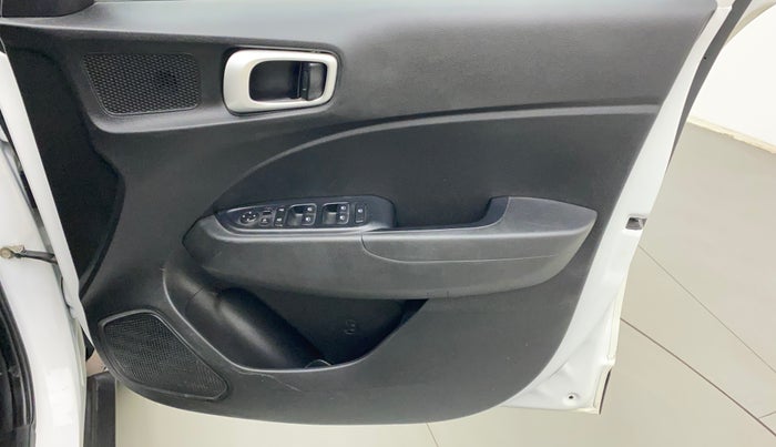 2022 Hyundai VENUE SX PLUS 1.0 TURBO DCT, Petrol, Automatic, 1,256 km, Driver Side Door Panels Control
