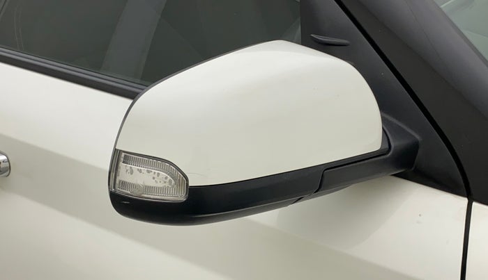 2022 Hyundai VENUE SX PLUS 1.0 TURBO DCT, Petrol, Automatic, 1,256 km, Right rear-view mirror - Indicator light has minor damage