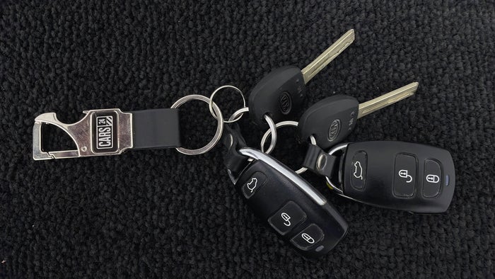 KIA MOHAVE-Key Close-up