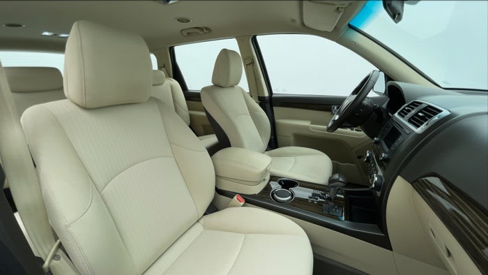 KIA MOHAVE-Right Side Front Door Cabin View