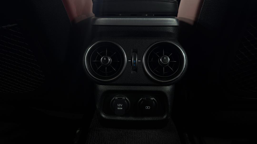 2022 Kia Stinger Gt (red Leather), Automatic, 36687 km, Rear A/C Vent