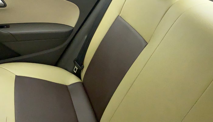 2012 Volkswagen Vento TRENDLINE 1.6, Petrol, Manual, 48,402 km, Second-row right seat - Belt buckle missing