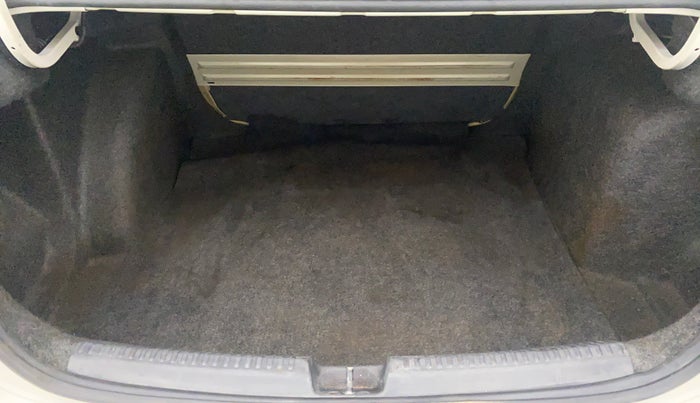 2012 Volkswagen Vento TRENDLINE 1.6, Petrol, Manual, 48,402 km, Boot Inside
