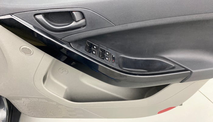 2018 Tata NEXON XT 1.2, Petrol, Manual, 55,700 km, Driver Side Door Panels Control