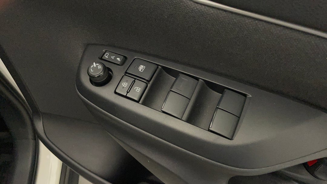 2021 Toyota Yaris Cross Gx Hybrid, Automatic, 53036 km, Drivers Side Door Panel Controls