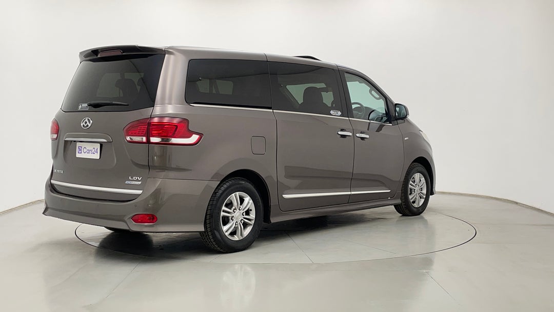 Right Back Diagonal (45- Degree) View