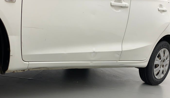 2016 Honda Brio S MT, Petrol, Manual, 42,375 km, Left running board - Paint is slightly faded