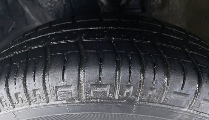 2018 Maruti Alto 800 LXI, Petrol, Manual, 43,624 km, Left Front Tyre Tread
