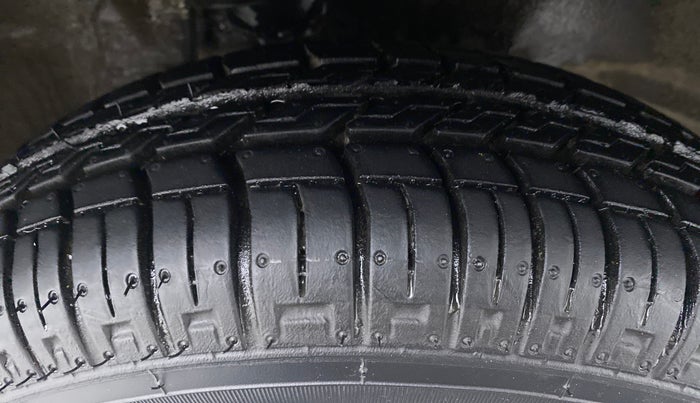 2018 Maruti Alto 800 LXI, Petrol, Manual, 43,624 km, Right Front Tyre Tread