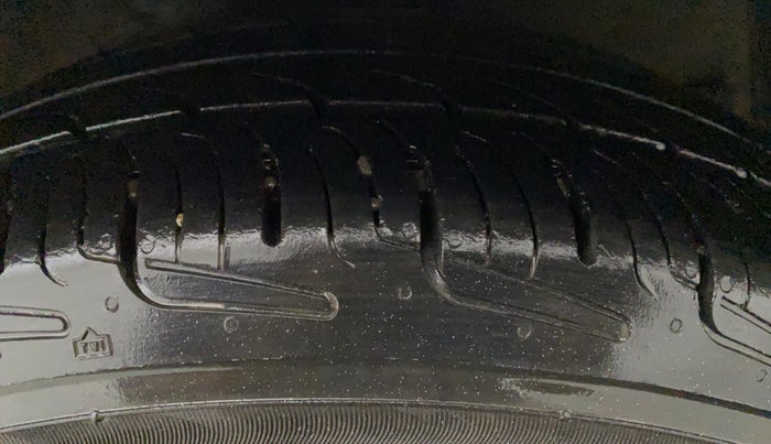 2016 Maruti Celerio ZXI, Petrol, Manual, 85,363 km, Left Front Tyre Tread